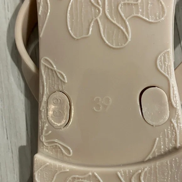 Nude Pearl-Embellished Bow Flip Flop Sandals - Women - Picture 2 of 3